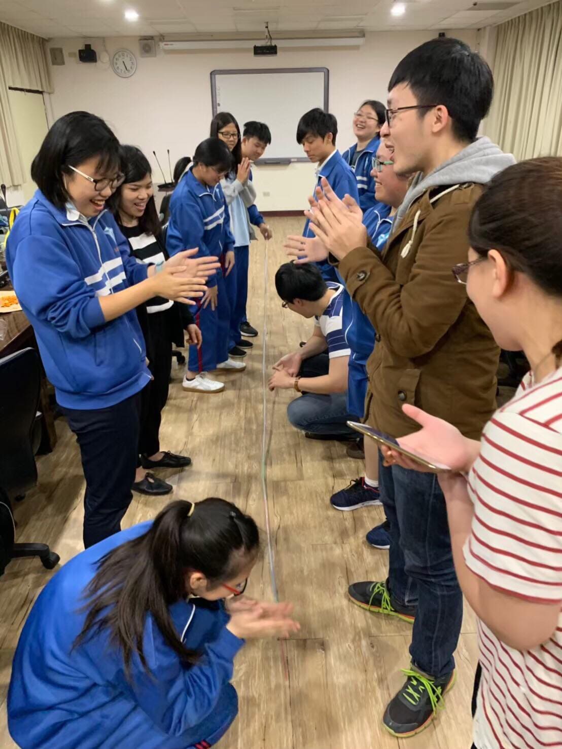 为新生能稳定参与团契,渐渐对团契有归属感祷告.